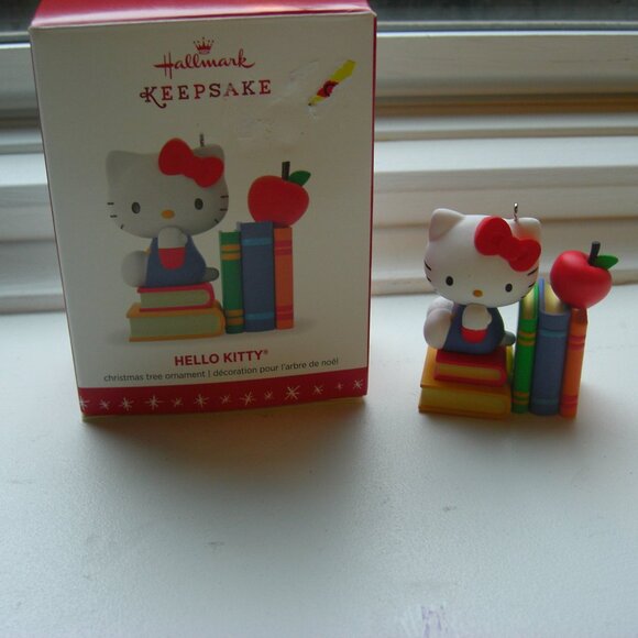 HALLMARK Keepsake 2016 HELLO KITTY Sanrio CHRISTMAS ORNAMENT School Student NEW - Picture 1 of 1